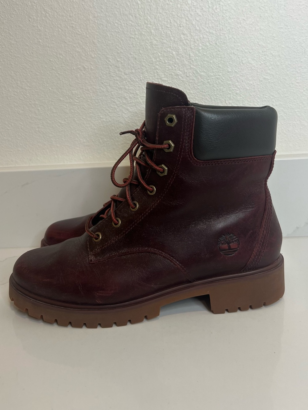 Timberland Burgundy Leather Lace-Up Boots with Tan Lug Sole size 7.5